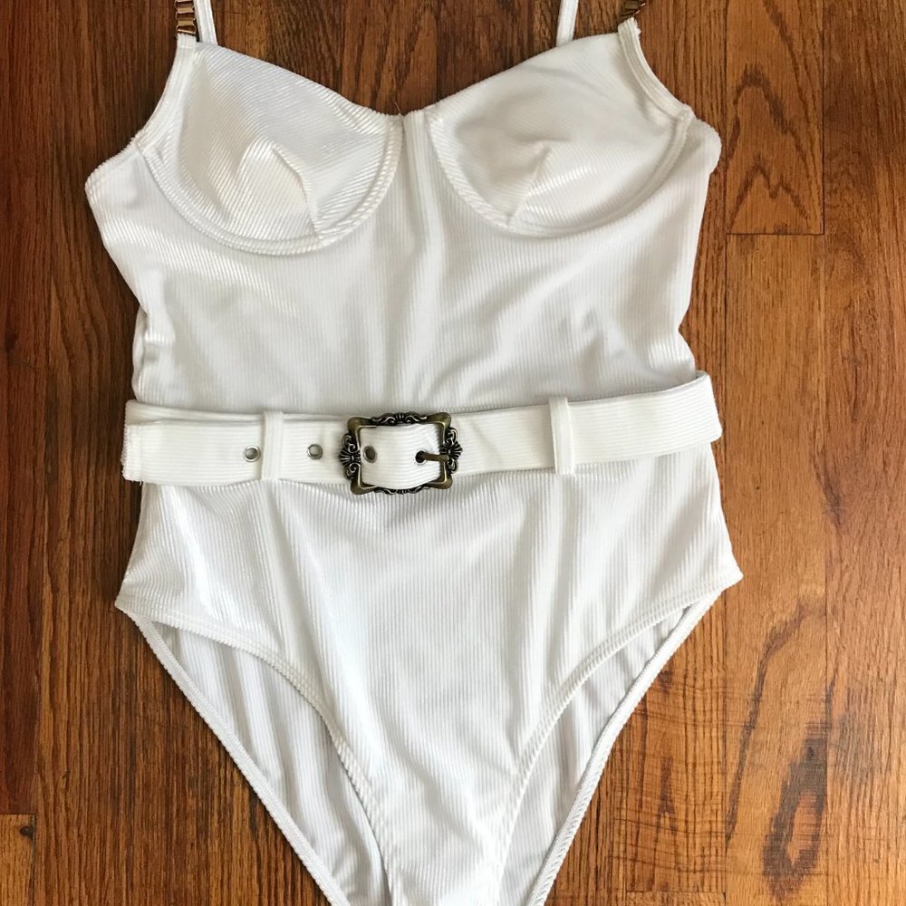 5/$25 NWOT Shein Ivory Ribbed Velvet Bodysuit Tank - Medium